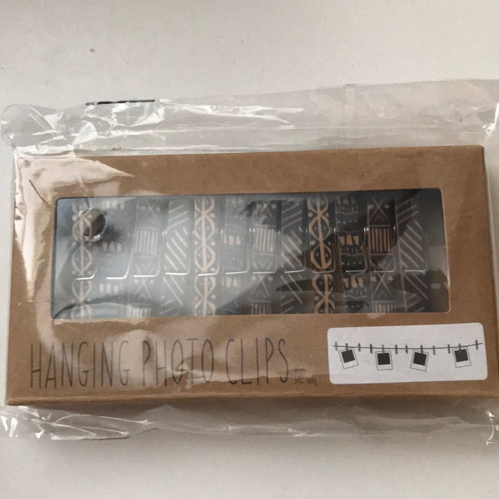 hanging photo clips
